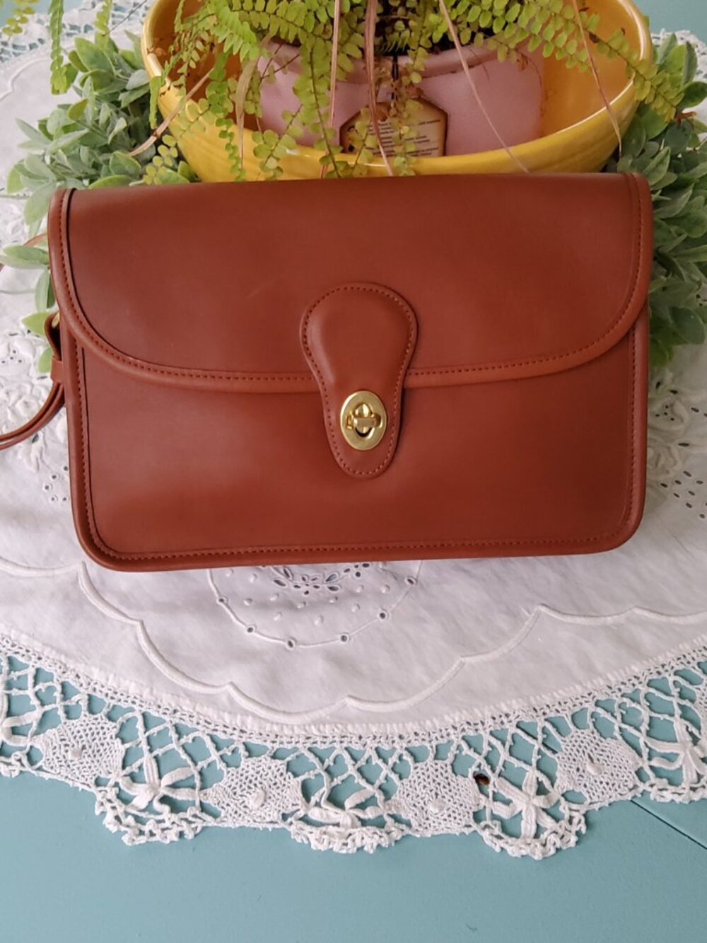 Never Used Vintage Coach British Tan Turnlock Wristlet 9971 with Hangtag